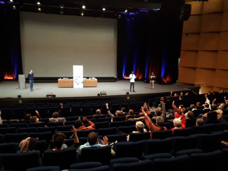 Rassemblement ignatien : les étudiants du Centre Sèvres en scène pour une « disputatio » sur la conversion