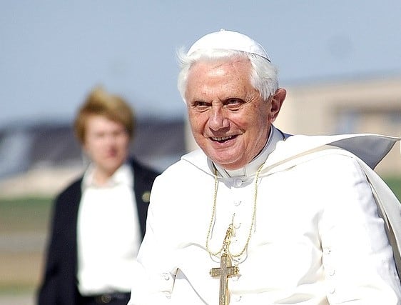 Benoît XVI, dernier pape du 2e millénaire ?