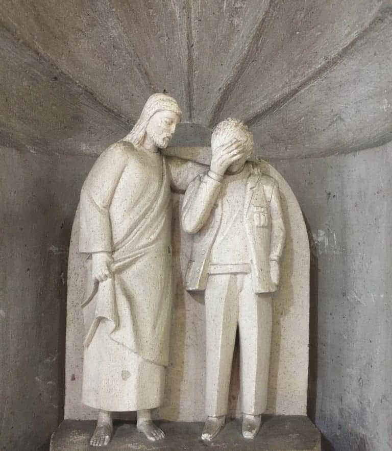Statue du fils prodigue avec son père